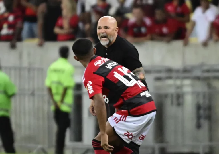 Wesley elogia Sampaoli e destaca união do grupo após vitória na Libertadores