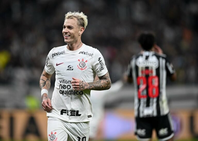 Róger Guedes diz que tentou ficar para o jogo da semifinal e exalta Corinthians: “Maior do Brasil”