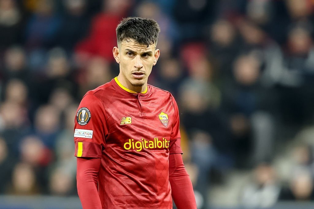 Roger Ibãnez recebe oferta do Nottingham Forest e pode trocar a Roma pela Premier League