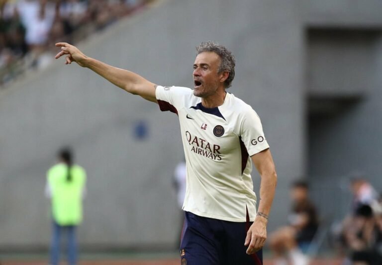 Em meio a rumores de saída, Luis Enrique posta mensagem para o PSG