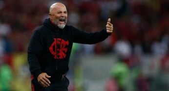 Após derrota para o Cuiabá, vestiário do Flamengo tem clima estranho e permanência de Sampaoli é questionada