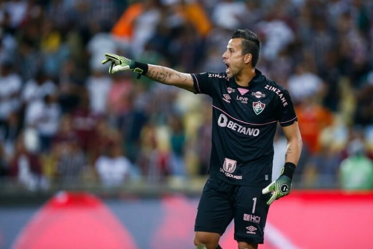 Fábio se diz grato ao Fluminense e comenta sobre renovação