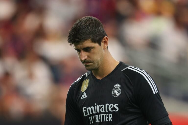 Real Madrid: Courtois rompe ligamento do joelho e passará por cirurgia