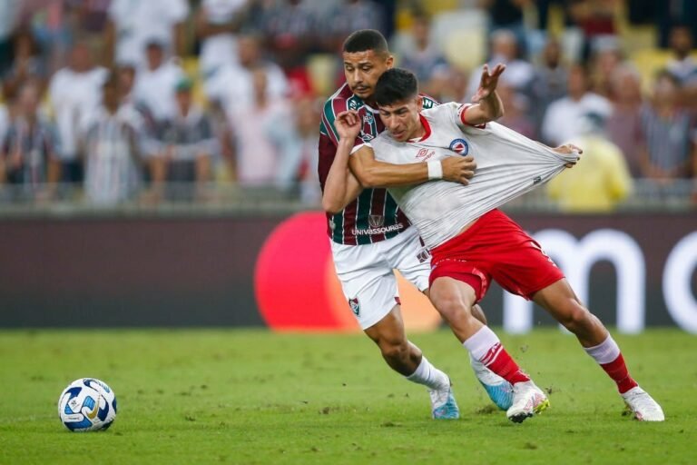 Conmebol admite erro em não expulsar André, do Fluminense, diante o Argentinos Juniors