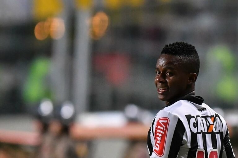 Cazares pediu chance para retornar ao Atlético, mas foi recusado pela diretoria