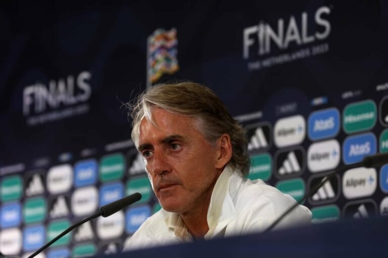 Roberto Mancini pede demissão do cargo de treinador da Itália
