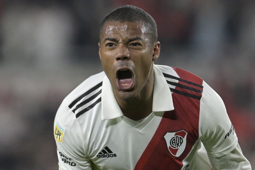 Alvo do Flamengo, De La Cruz rejeita nova oferta de clube do Catar