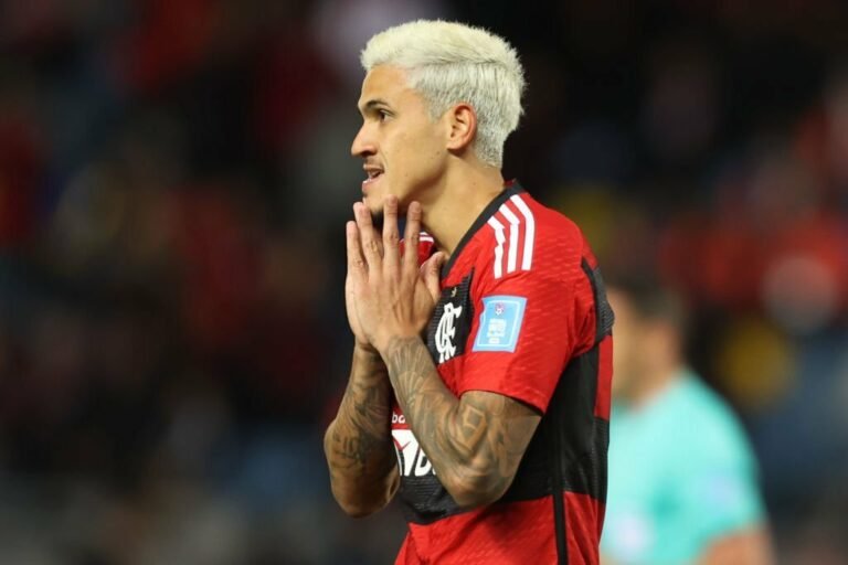 Pedro pede para sair do Flamengo e recebe sondagem de sete clubes estrangeiros