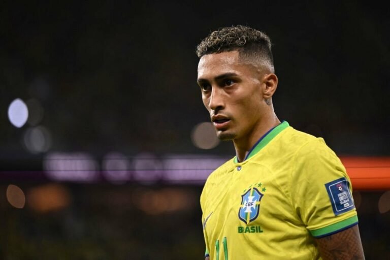 Raphinha é convocado para substituir Vinicius Junior na Seleção Brasileira