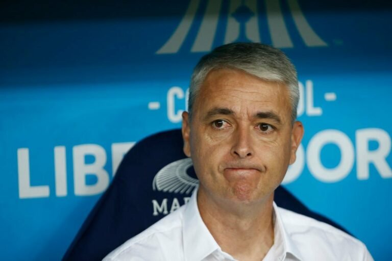 Treinador do Sporting Cristal, Tiago Nunes é oferecido ao Cruzeiro, que não se anima com possibilidade