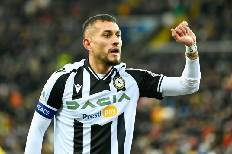 Santos aumenta proposta por Roberto Pereyra, mas avalia alternativas