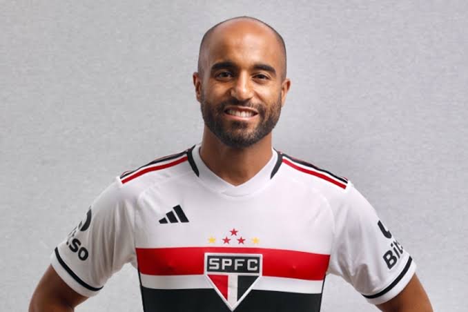 Lucas chega em ótimas condições físicas; jogador deve estrear contra o Atlético-MG