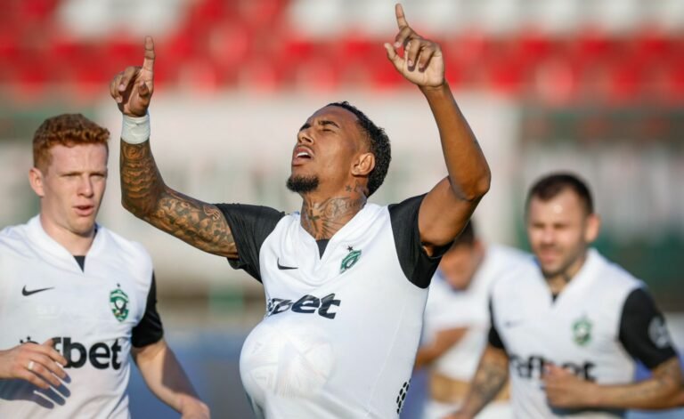 Emprestado pelo Santos e com passagem pelo Vasco, atacante Rwan Cruz estreia com gol na Bulgária