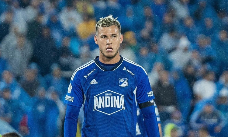 Mesmo acertado com o Santos, a negociação por Vargas pode melar.