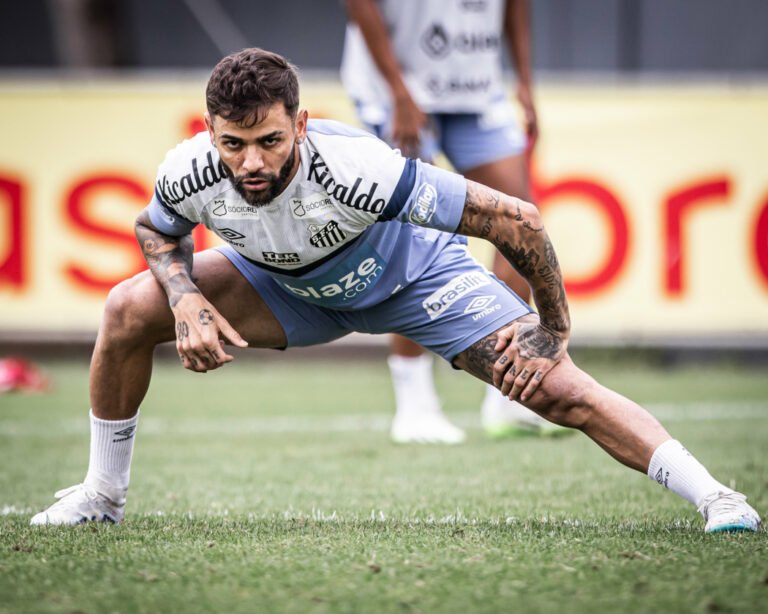 Familiares de Júnior Caiçara fazem surpresa com envia vídeo motivacional antes do clássico contra o Corinthians