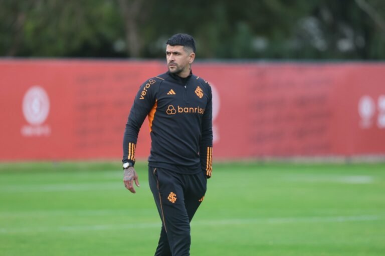 Com Coudet suspenso, Lucho González comandará o Internacional no Maracanã
