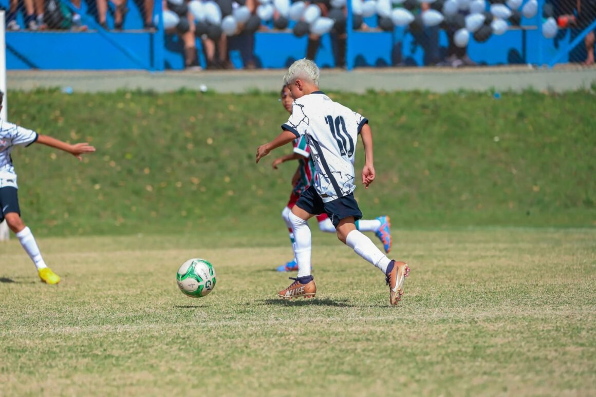 Apontado como promessa no Parque São Jorge, Samuca é destaque no Sub-10 do Corinthians.