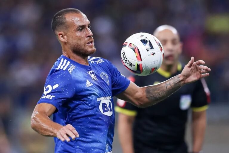 Após rescindirem com o Cruzeiro, Pedro Castro e Juan Christian têm destino definido