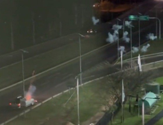 Torcedores do Olímpia soltam fogos em frente a hotel do Flamengo e membro da deleção ironiza