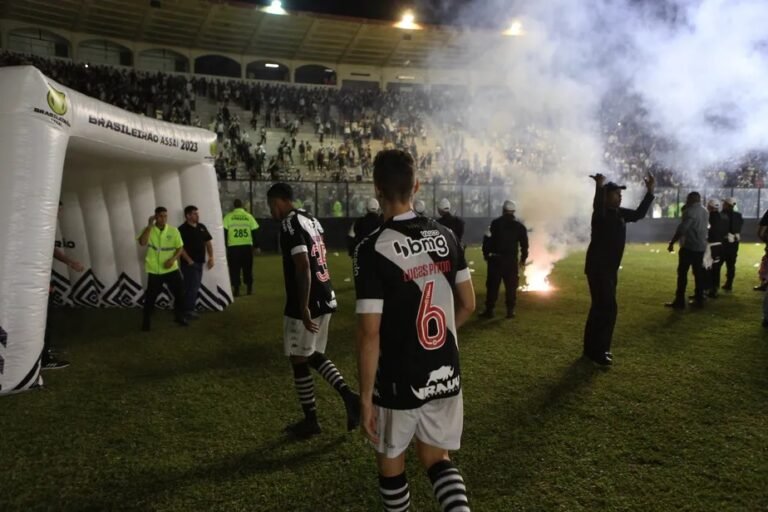 Procuradoria do STJD quer que Vasco jogue mais jogos sem torcida