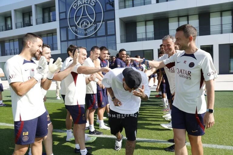 Luis Enrique, técnico do PSG, comenta sobre a saída de Neymar: “Favorável para todos”