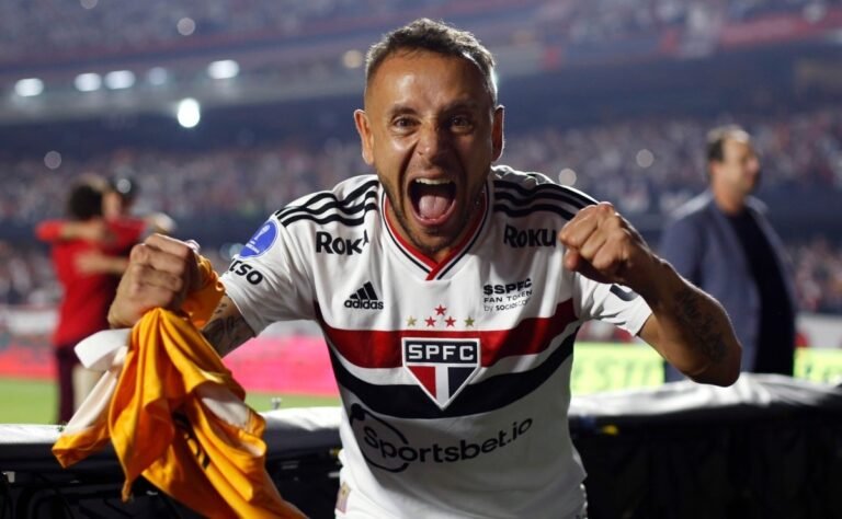 São Paulo deseja renovar com Rafinha por mais uma temporada