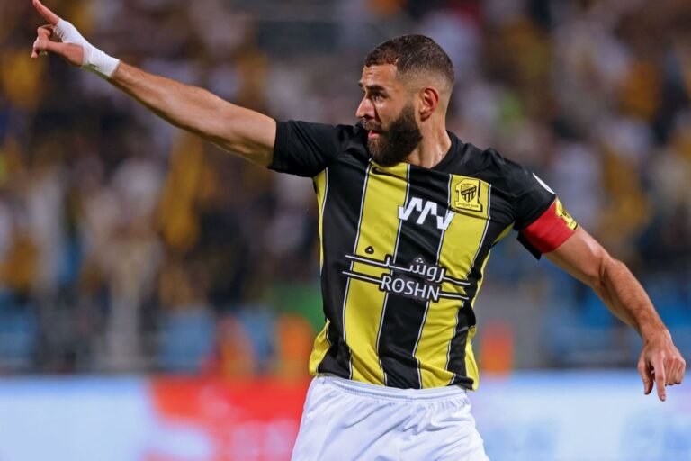 Benzema assume braçadeira de capitão após polêmica no Al-Ittihad