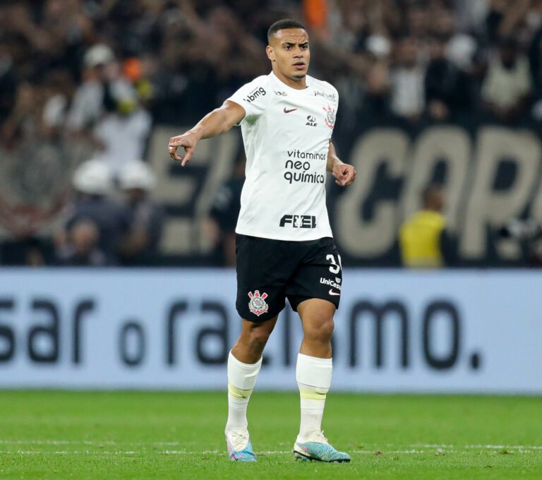 Murillo afirma estar focado no Corinthians em meio a especulações de interesse do Napoli