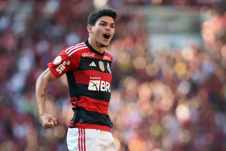 Flamengo recebe proposta milionária por Ayrton Lucas, diz jornal