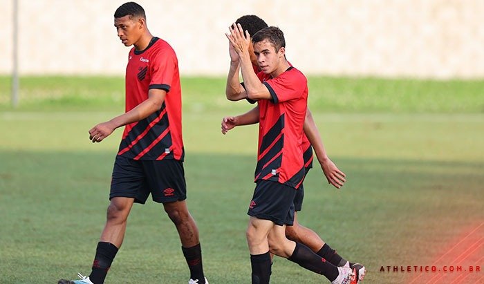 Convocado para Seleção Sub-17, Dudu vibra com bom momento no Athletico-PR: “Muito feliz”