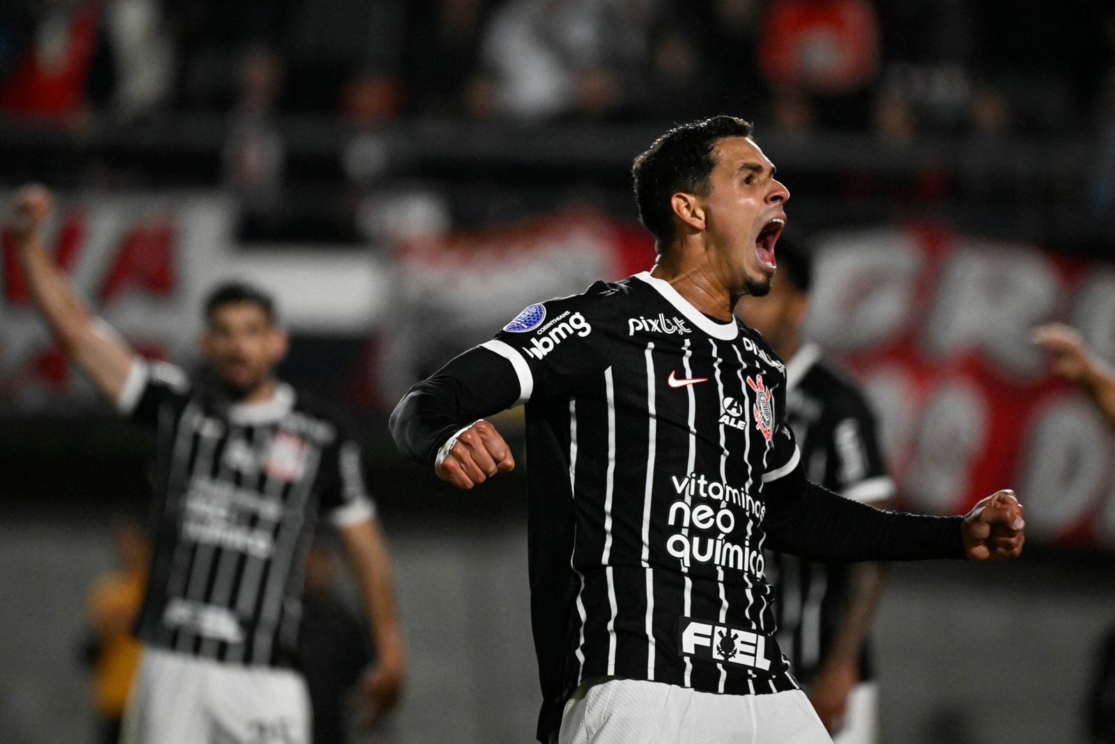 Lucas Veríssimo se destaca nos números defensivos em classificação do Corinthians na Sul-Americana