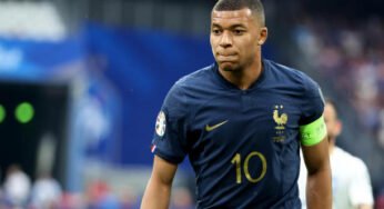 Barcelona tentou oferecer Raphinha ao PSG em troca por Kylian Mbappé