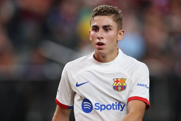 Barcelona encaminha renovação com joia de ‘La Masia’