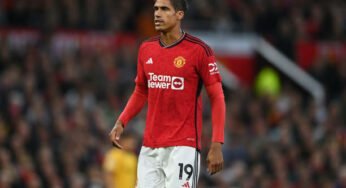 Varane nega propostas da Arábia Saudita e descarta saída do Manchester United