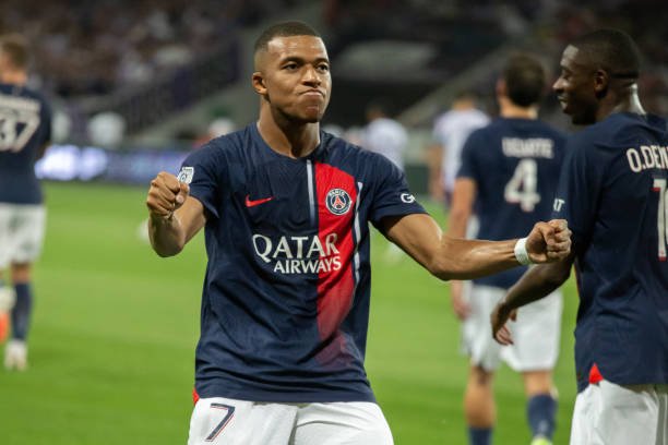 Presidente do PSG confirma negociações com Kylian Mbappé para renovação de contrato