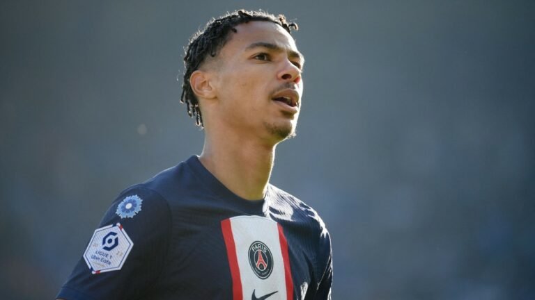 PSG acerta venda de centroavante para clube alemão e já mira substituto