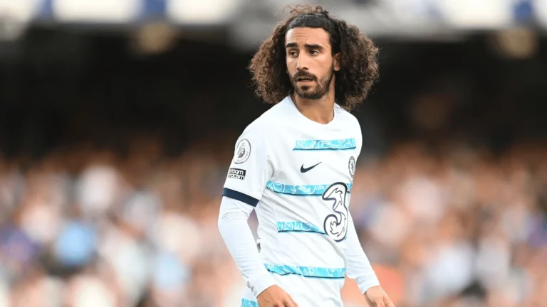 Manchester United faz proposta por Cucurella, do Chelsea