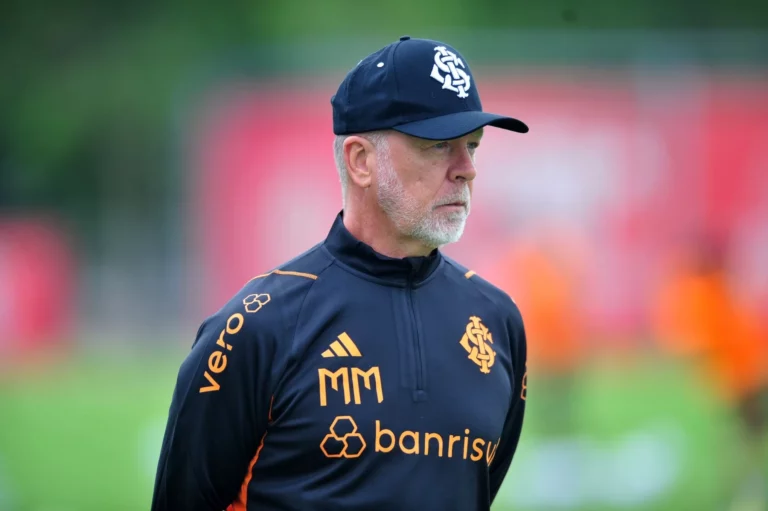 Ex-presidente do Flamengo pede saída de Sampaoli e sugere Mano Menezes ou Filipe Luís como treinador