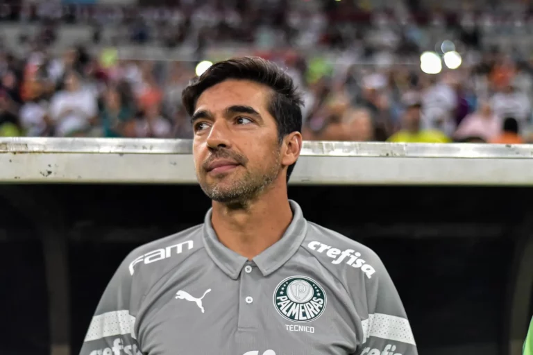 Abel Ferreira, treinador do Palmeiras, elogia o Botafogo: “Está muito forte”