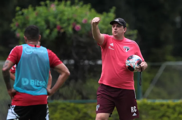 Bahia encaminha contratação de Rogério Ceni para ser o novo treinador da equipe