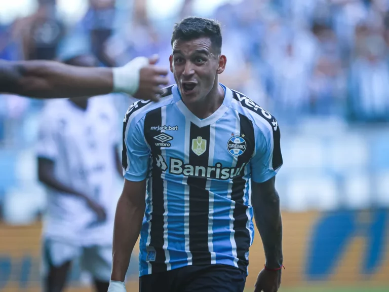 Palmeiras demonstra interesse em Cristaldo, do Grêmio, diz jornalista