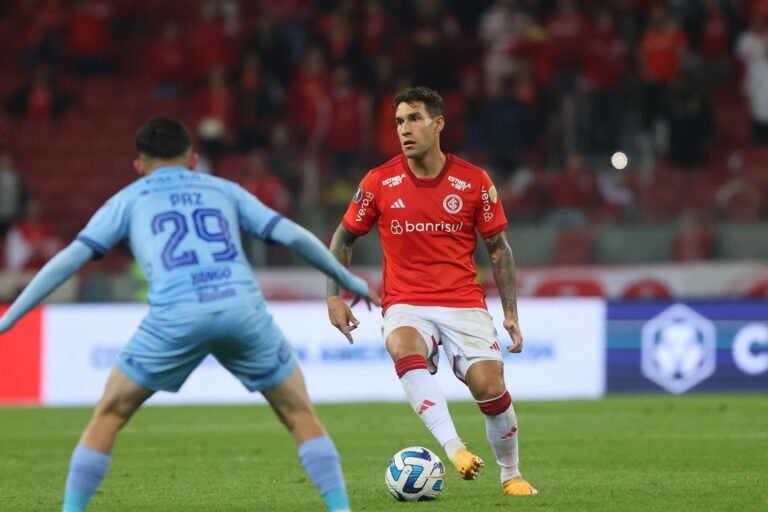 Hugo Mallo revela desejo de conquistar a Libertadores: “Eu quero estar na história do Internacional”