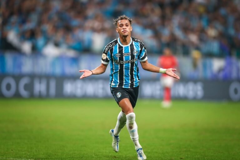 Bitello não aceita atuar em clube russo e permanece no Grêmio
