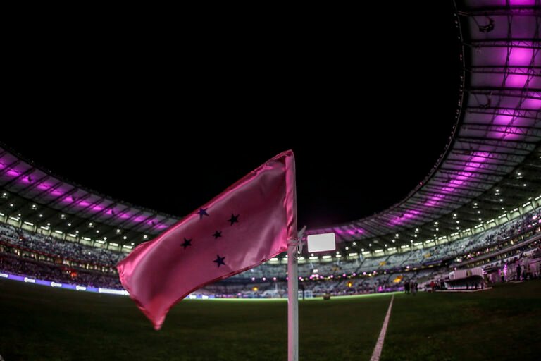 Cruzeiro desiste de camisa rosa e foca em camisa especial do mês da Consciência Negra