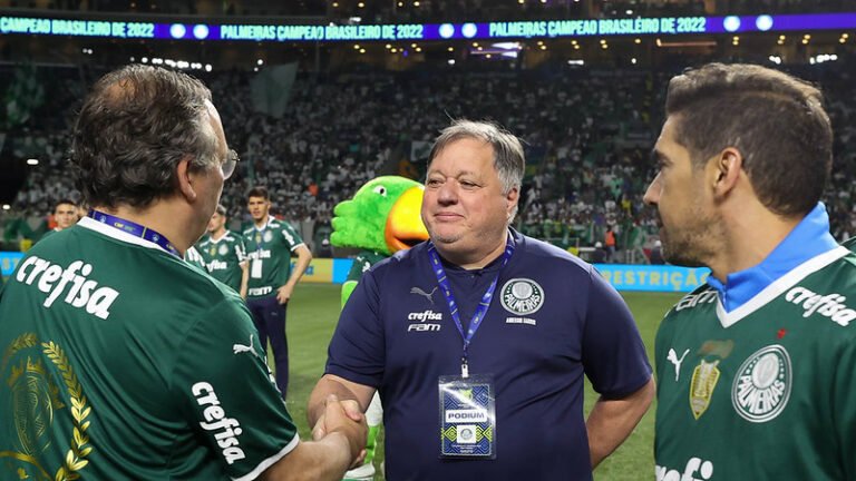 Palmeiras define permanência de Anderson Barros para 2024 e diretor planeja contratação de quatro jogadores