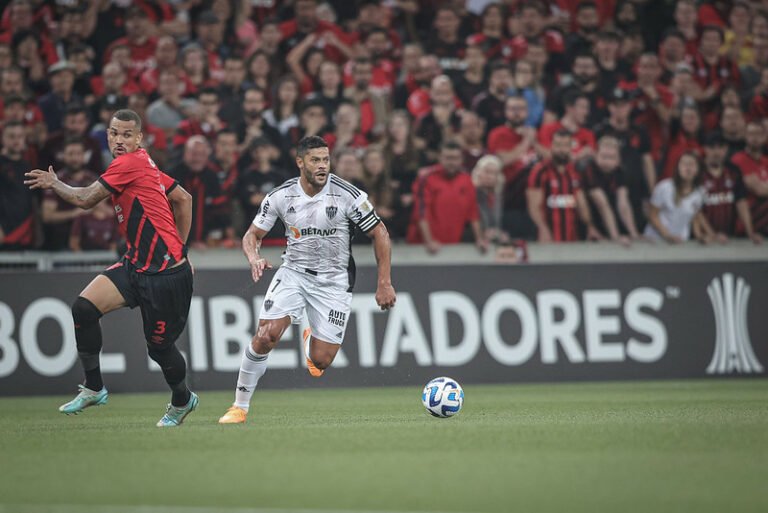 Atlético tem vantagem diante Athletico-PR na Ligga Arena