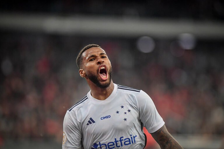 Clubes de Portugal monitoram a situação de Wesley, atacante do Cruzeiro
