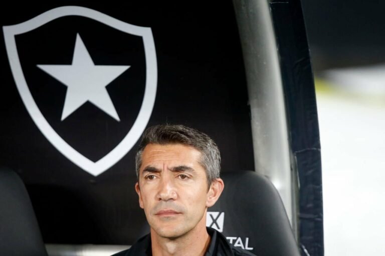 Bruno Lage elogia profissionalismo e se impressiona com projeto do Botafogo