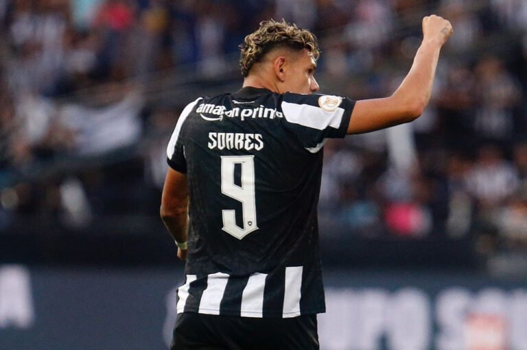 Com Tiquinho Soares, Botafogo divulga relacionados para o clássico contra o Flamengo