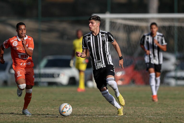 Artilheiro do sub-20, Isaac é observado de perto por Felipão
